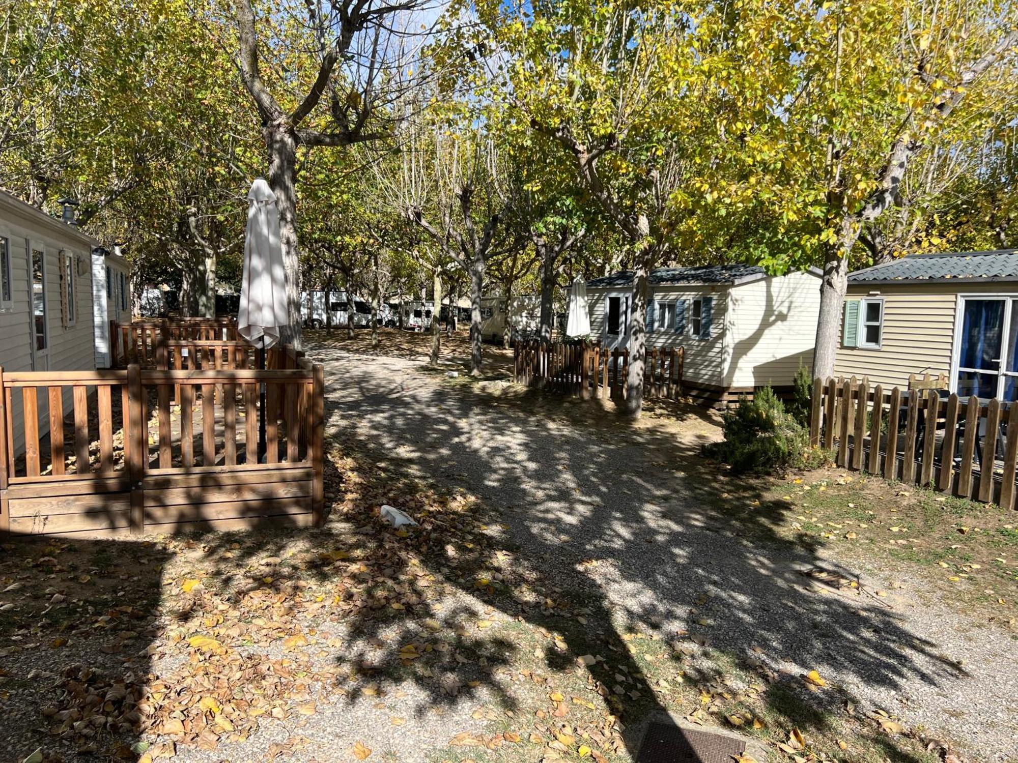 Camping Bungalow El Llac De Banyoles Porqueres Zewnętrze zdjęcie