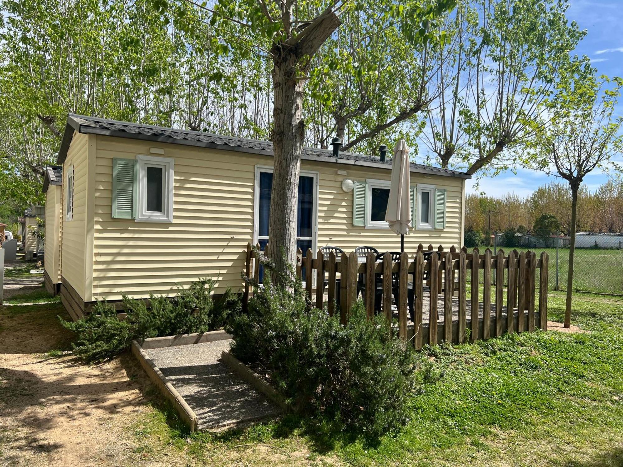 Camping Bungalow El Llac De Banyoles Porqueres Zewnętrze zdjęcie